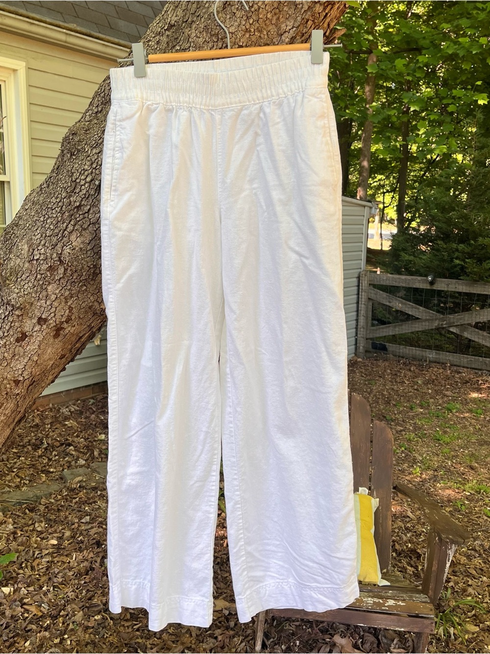White cotton blend wide leg pants from old navy  sz xs Good condition. ☀️